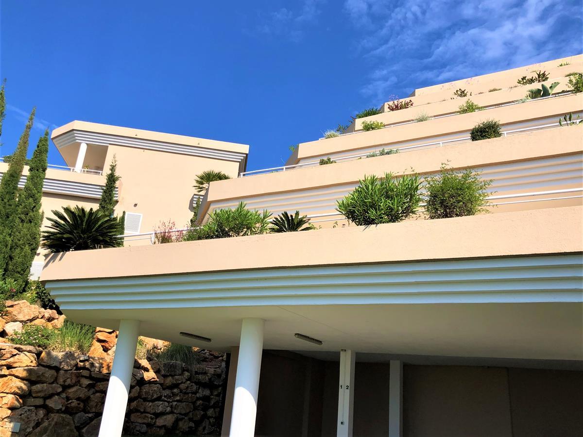 Denia. La Sella.  Эксклюзивная квартира с террасой 90м2 и видом на море на продажу