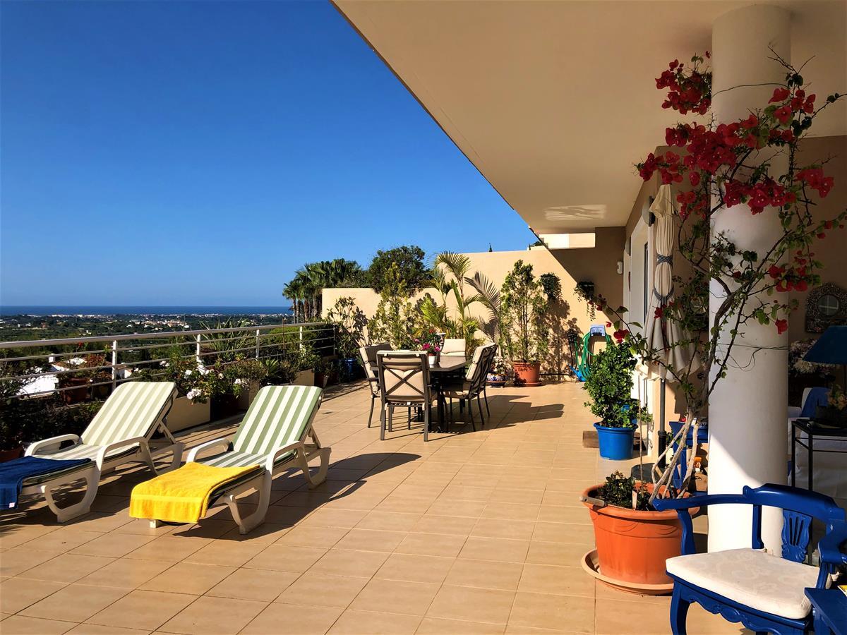 Denia. La Sella.  Apartamento exclusivo con terraza de 90m2 y vistas al mar en venta