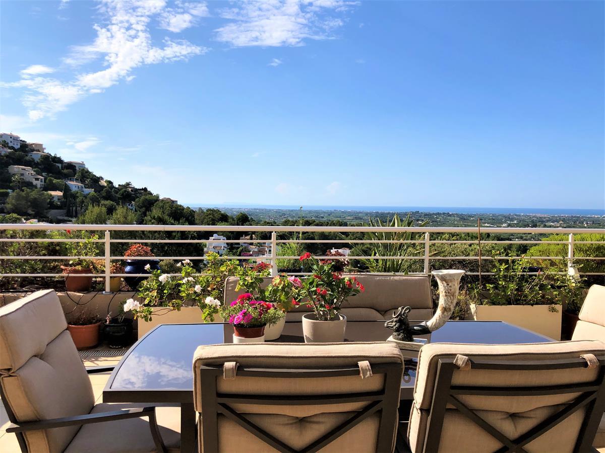 Denia. La Sella.  Exklusive Wohnung mit Terrasse von 90m2 und Meerblick zum Verkauf