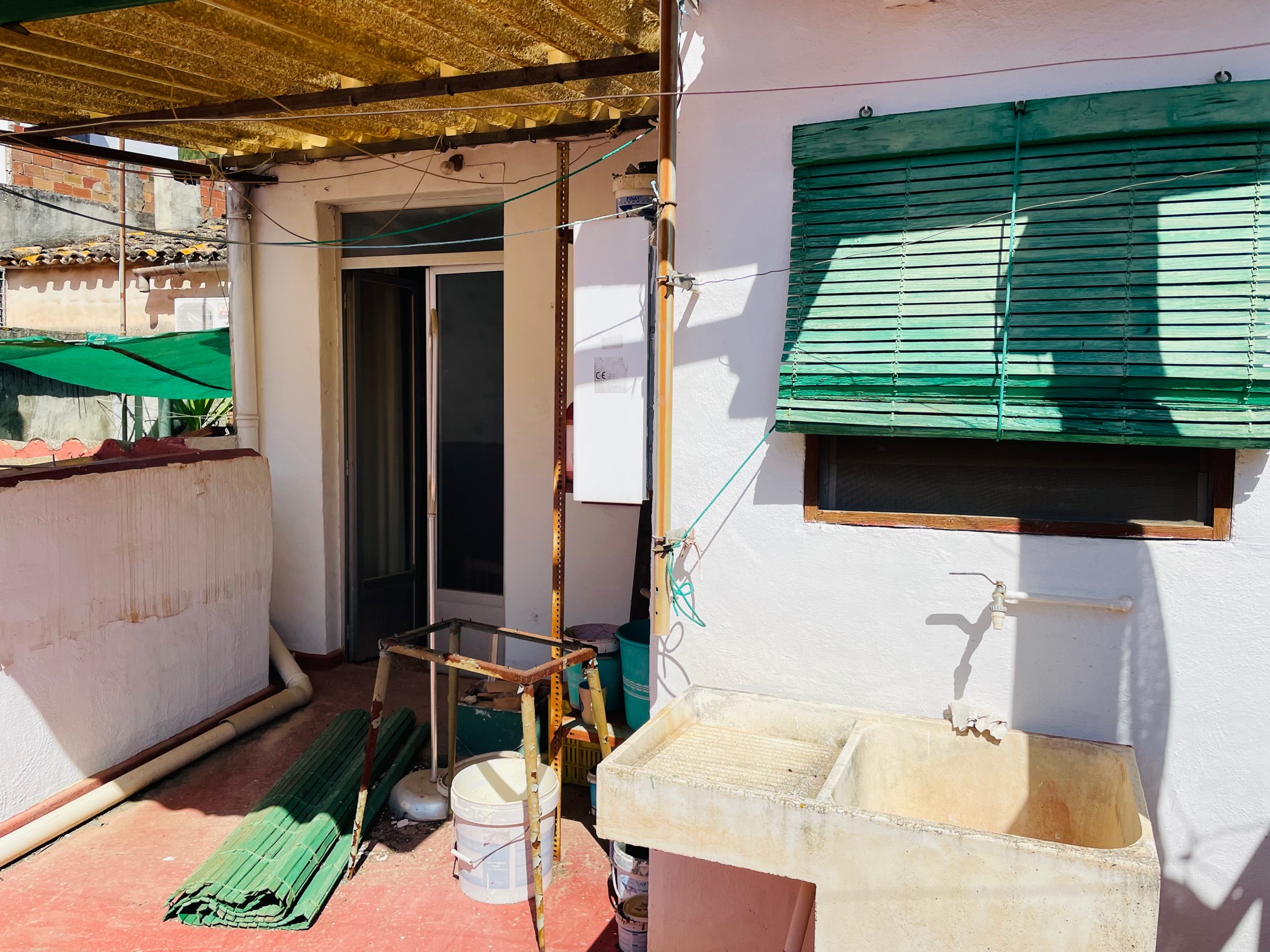 Sagra. Stadthaus mit Terrasse zu verkaufen