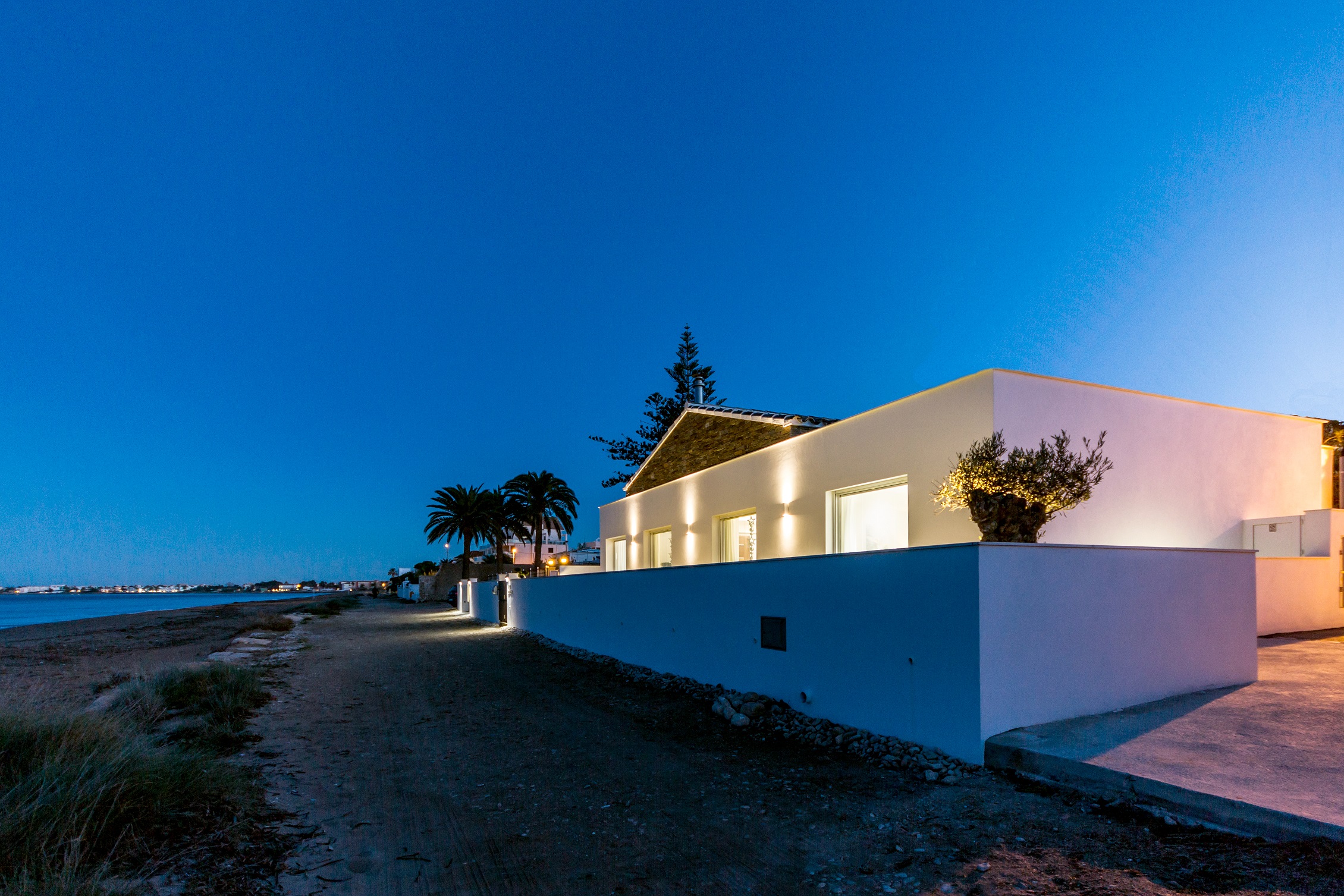 Denia. 1.Ligne de la plage. Villa moderne  avec une vue de rêve sur la mer à vendre