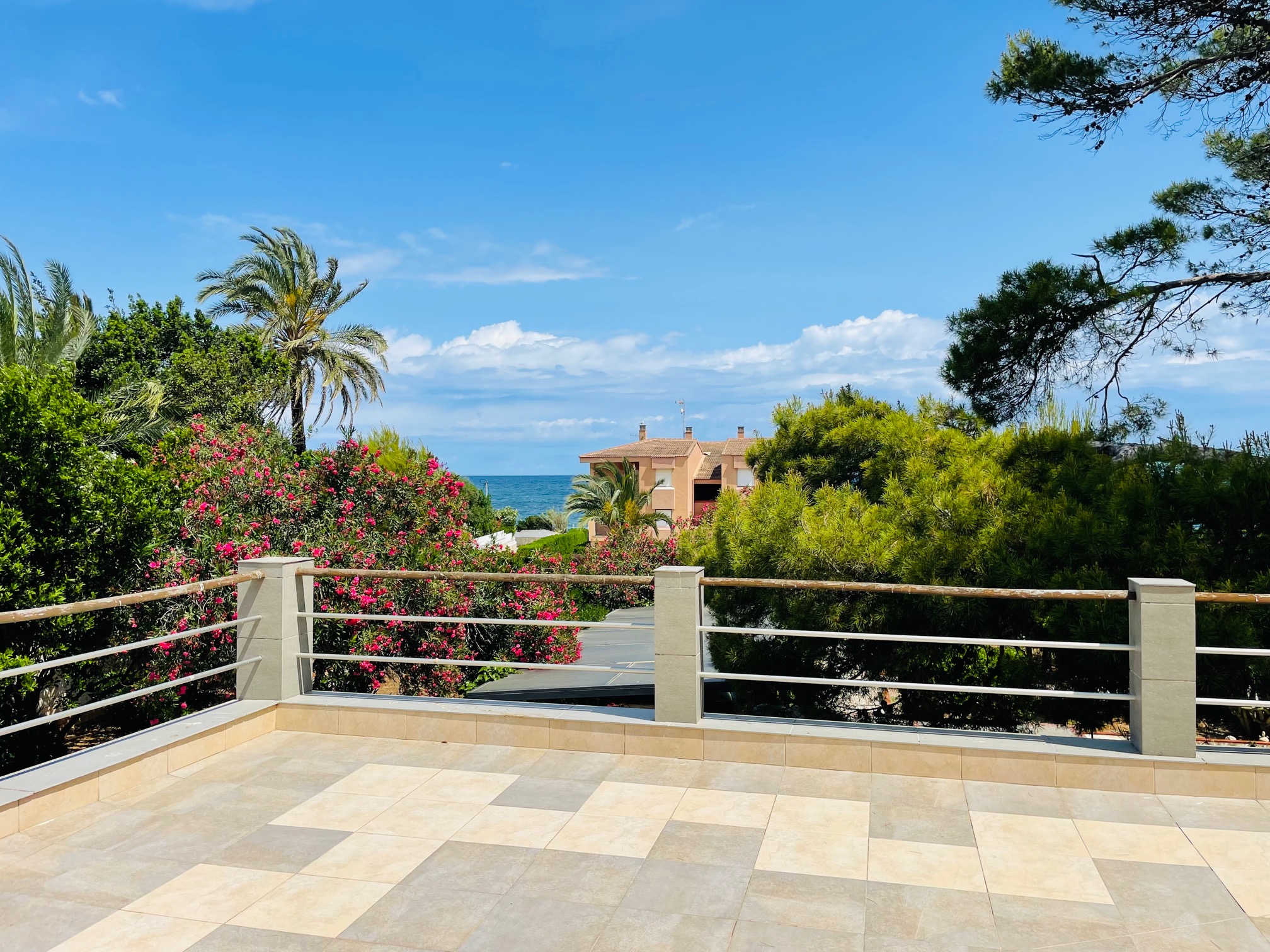Denia. Las Rotas. Large villa with 2885 m2 plot near the sea for sale