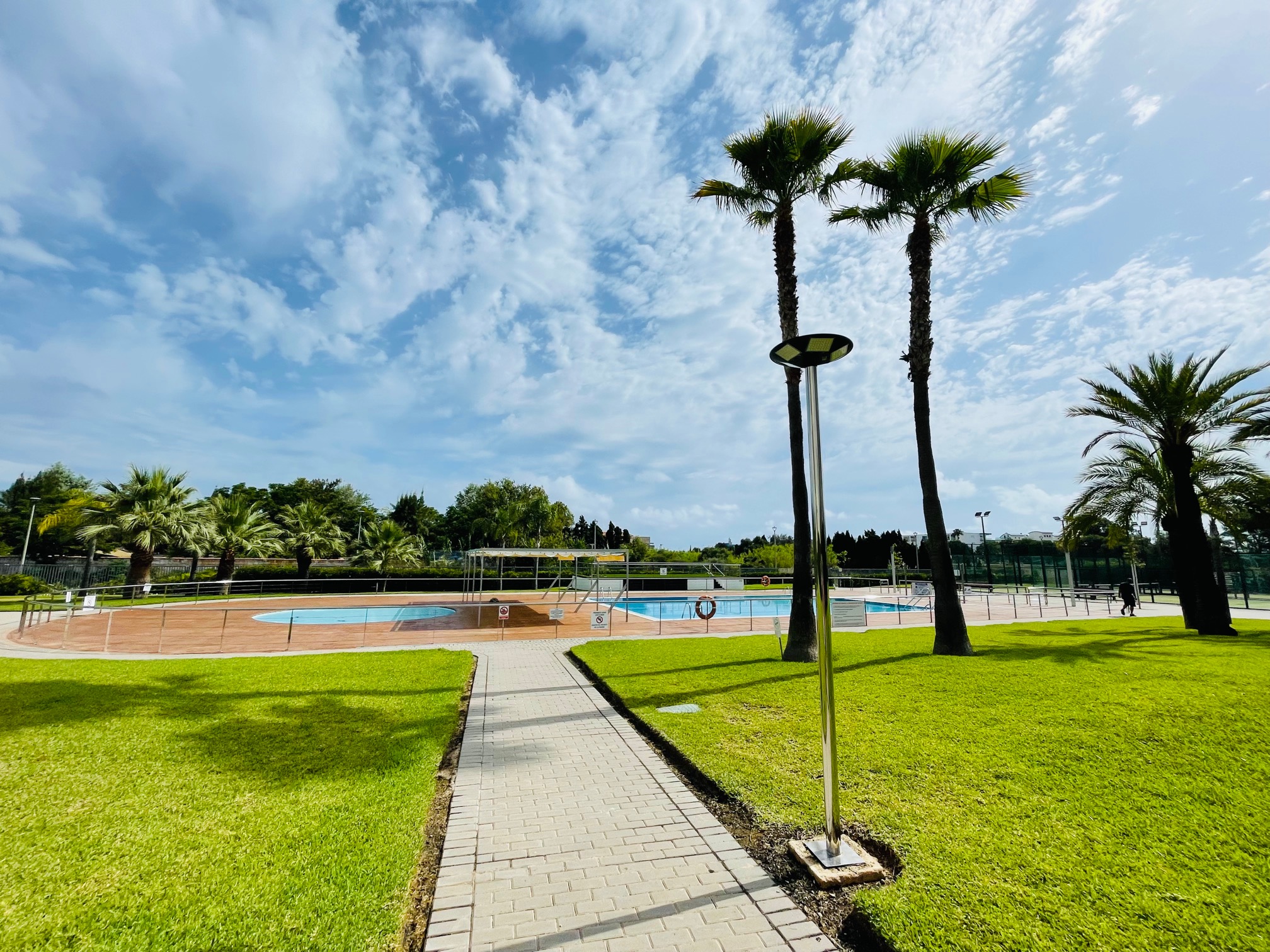 Vergel. Flat in perfect condition, gym, indoor and outdoor pool and garage for sale.